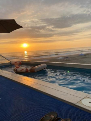 Exclusiva casa frente al mar en acantilado